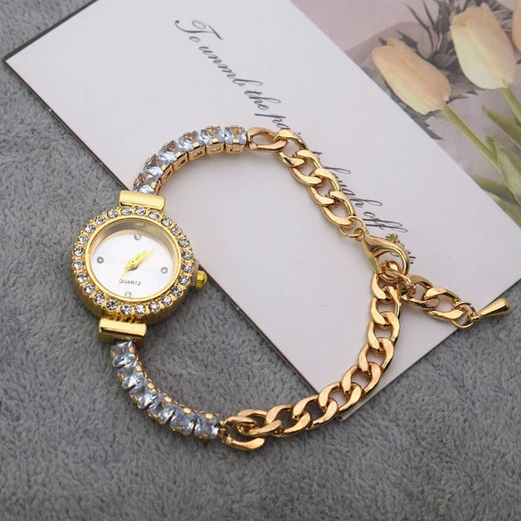 Women's Alloy Heartshaped And Oval Quartz Bracelet Watch Elegant Fashion Leisure Style