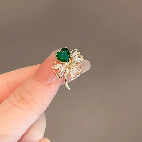Women's Alloy Lucky Grass Flower Brooch With Electroplating Design