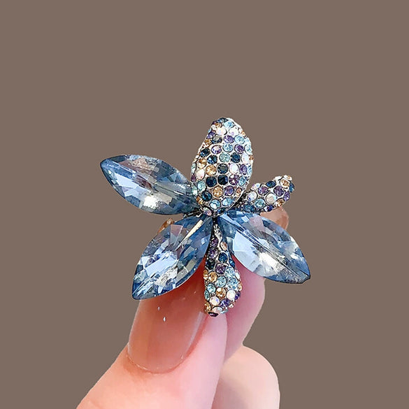 Women's Alloy Maple Leaf Brooch With Sapphire Crystal Diamond Electroplated Light Luxury Design Fashion Accessories