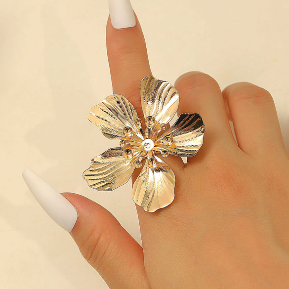 Women's Alloy Metal Geometric Style Ring With Flower Pattern And Electroplating