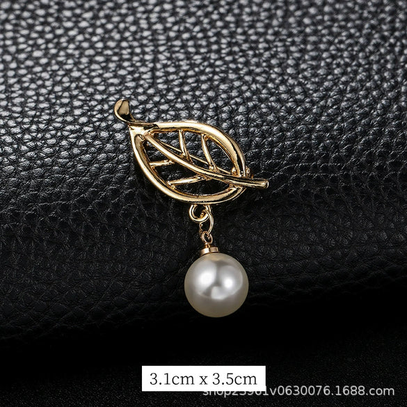 Women's Alloy Natural Style Flower Pattern Electroplated Brooch For Clothes Decoration