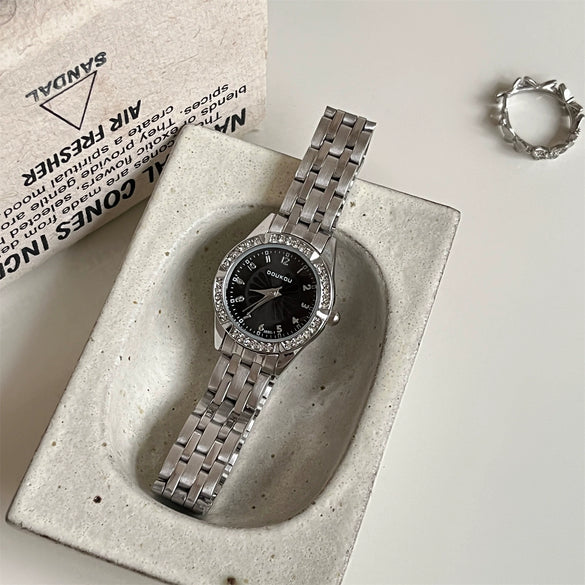 Women's Alloy Ordinary Glass Mirror Round Dial Fashion Quartz Watch With Blue Daisy Design