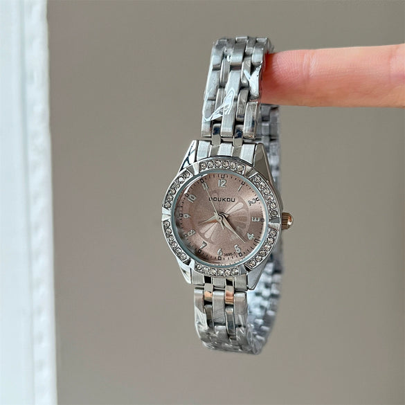 Women's Alloy Ordinary Glass Mirror Round Dial Fashion Quartz Watch With Blue Daisy Design