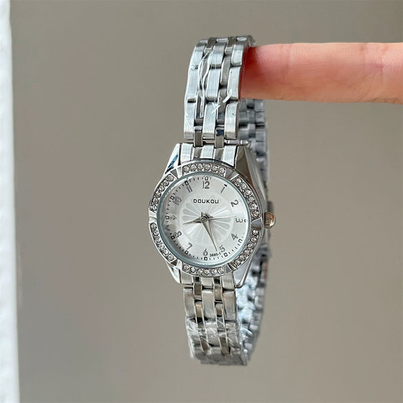 Women's Alloy Ordinary Glass Mirror Round Dial Fashion Quartz Watch With Blue Daisy Design