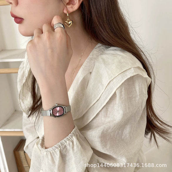 Women's Alloy Oval Quartz Watch With Metal Mesh And Fashion Style