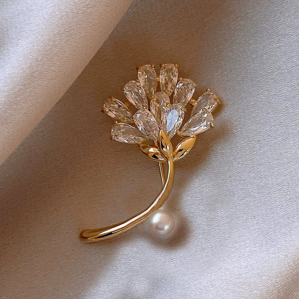 Women's Alloy Pearl Flower Design Brooch With Electroplating