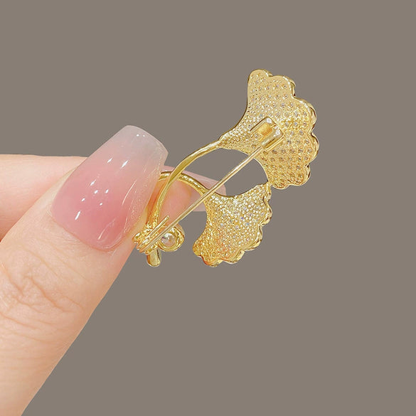 Women's Alloy Pearl Ginkgo Leaf Antilight Electroplated Brooch For Suit And Coat Accessories