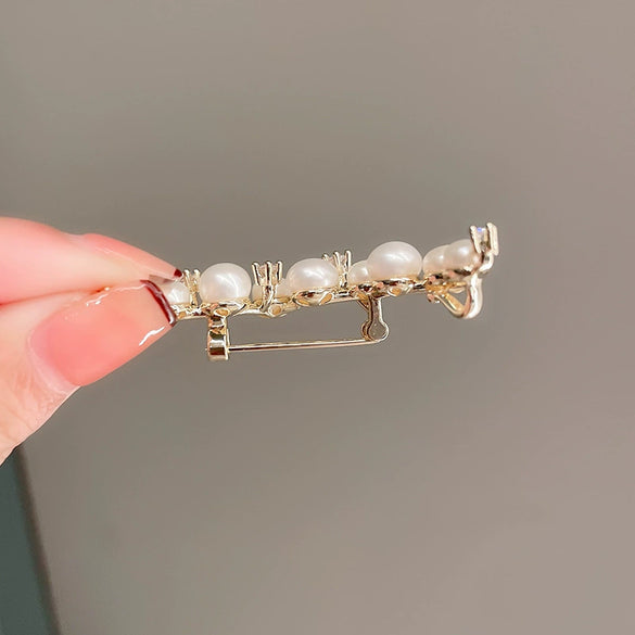 Women's Alloy Pearl Meniscus Flower Brooch With Electroplating And Antislip Buckle Pin Accessories