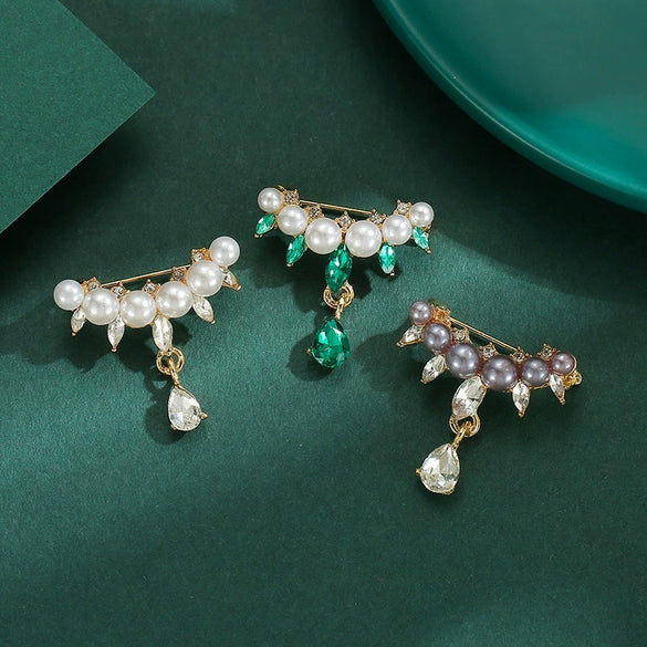 Women's Alloy Pearl Water Drops Antirunning Light Brooch With Flower Pattern And Electroplating Process