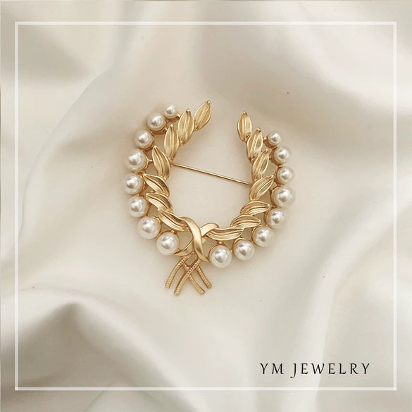 Women's Alloy Pearl Wheat Suit Brooch With Flower Pattern And Electroplating Treatment
