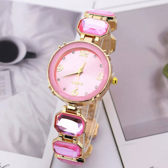 Women's Alloy Quartz Bracelet Watch With Round Dial And Leisure Style