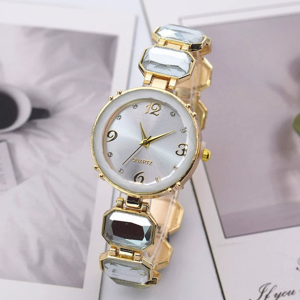 Women's Alloy Quartz Bracelet Watch With Round Dial And Leisure Style