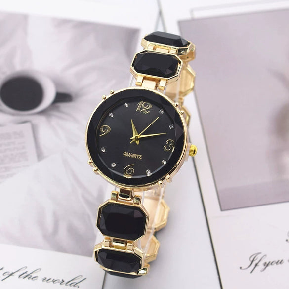Women's Alloy Quartz Bracelet Watch With Round Dial And Leisure Style