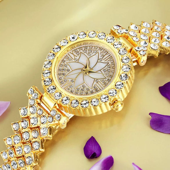 Women's Alloy Quartz Fashion Watch With Round Dial And Stainless Steel Clasp