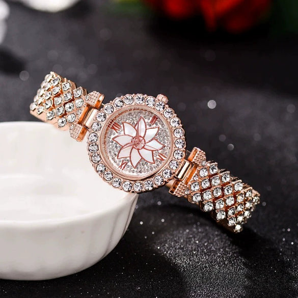 Women's Alloy Quartz Fashion Watch With Round Dial And Stainless Steel Clasp
