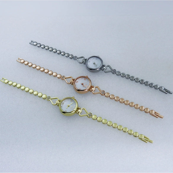 Women's Alloy Quartz Watch Round Dial Stainless Steel Buckle Mineral Reinforced Mirror