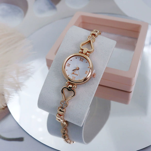 Women's Alloy Quartz Watch Round Dial Stainless Steel Buckle Mineral Reinforced Mirror