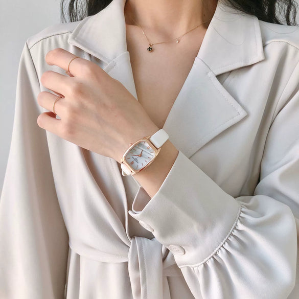 Women's Alloy Quartz Watch With Barrel Dial And Imitation Leather Strap Leisure Style