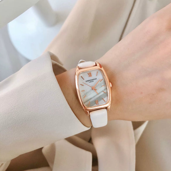 Women's Alloy Quartz Watch With Barrel Dial And Imitation Leather Strap Leisure Style