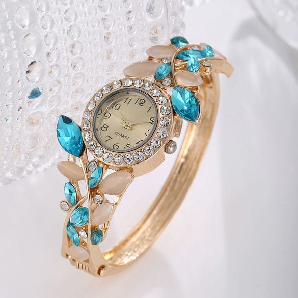 Women's Alloy Quartz Watch With Round Dial And Stainless Steel Buckle