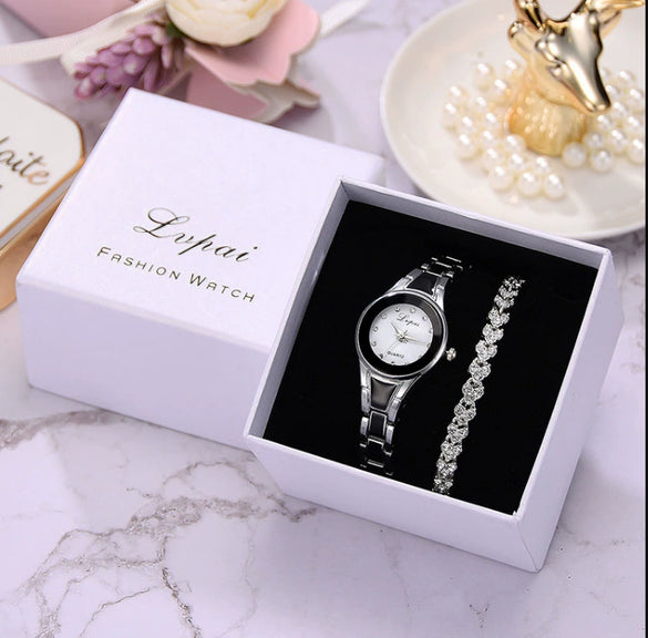 Women's Alloy Resin Quartz Watches Round Dial Leisure Style