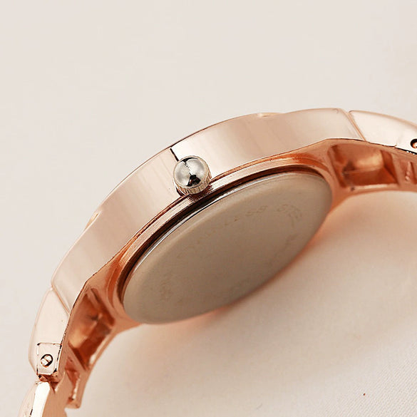 Women's Alloy Resin Quartz Watches Round Dial Leisure Style