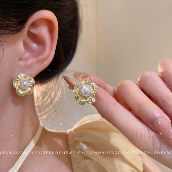 Women's Alloy Retro Minimalist Golden Flower Electroplated Earrings