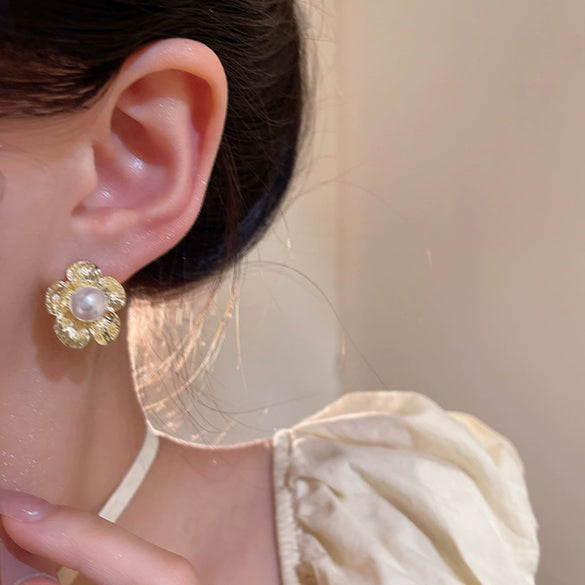 Women's Alloy Retro Minimalist Golden Flower Electroplated Earrings