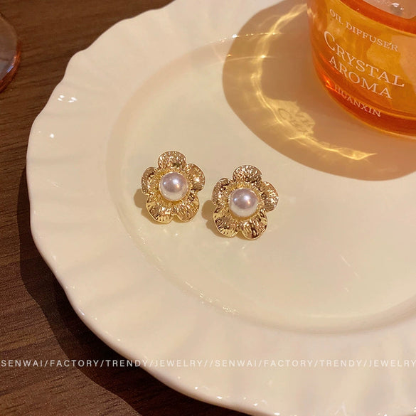 Women's Alloy Retro Minimalist Golden Flower Electroplated Earrings