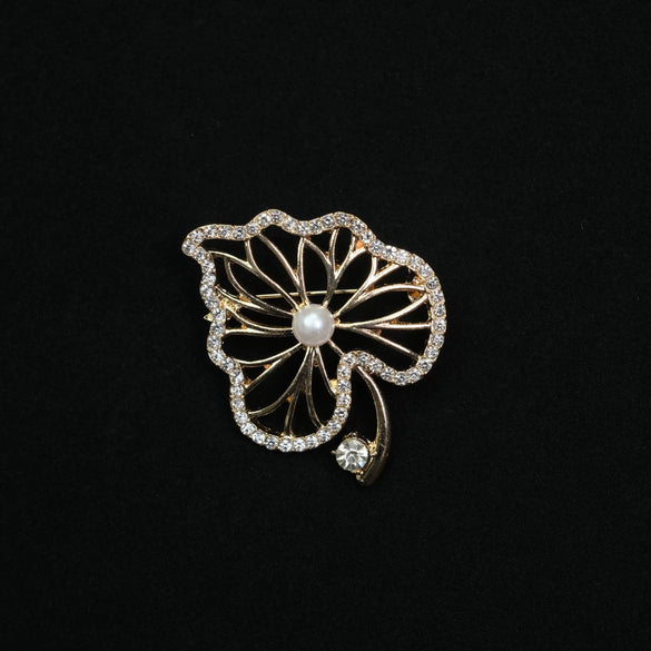 Women's Alloy Rhinestone Brooch With Leaf And Heart Shape Electroplated Highend Niche Jewelry