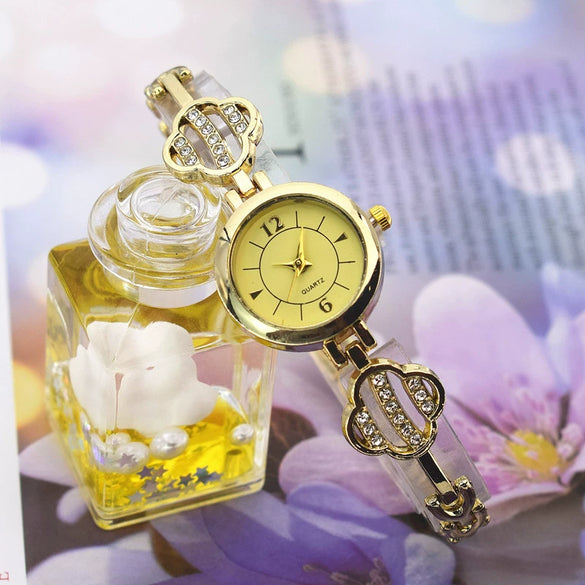 Women's Alloy Round Dial Leisure Fourleaf Clover Quartz Bracelet Watch