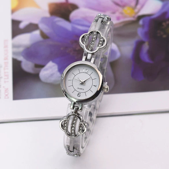 Women's Alloy Round Dial Leisure Fourleaf Clover Quartz Bracelet Watch