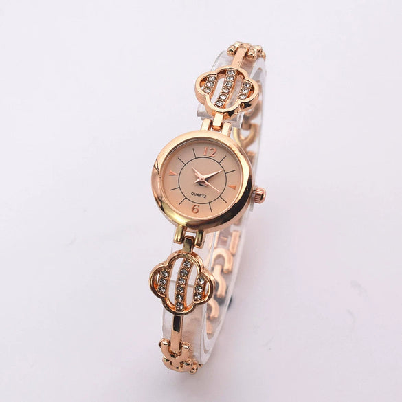 Women's Alloy Round Dial Leisure Fourleaf Clover Quartz Bracelet Watch