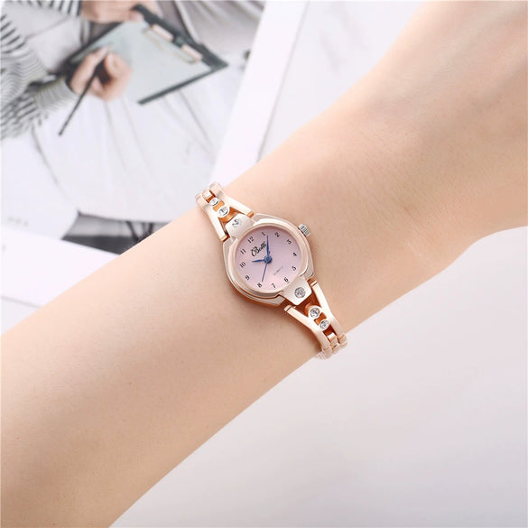Women's Alloy Round Dial Leisure Style Bracelet Watch