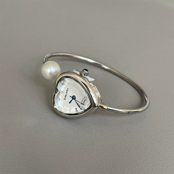 Women's Alloy Round Dial Pearl Watch With Peach Heart Design