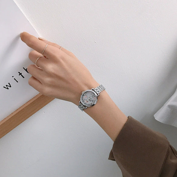 Women's Alloy Round Dial Retro Thin Chain Artistic Bracelet Watch Leisure Style