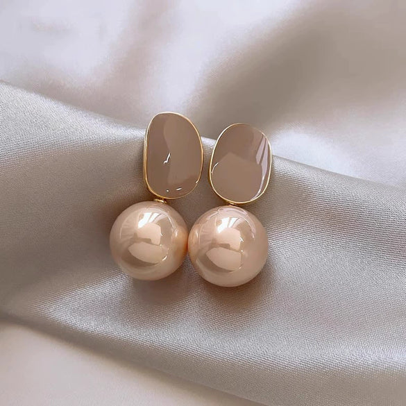 Women's Alloy S925 Silver Needle Champagne Pearl Geometric Electroplated Light Luxury Elegant Earrings