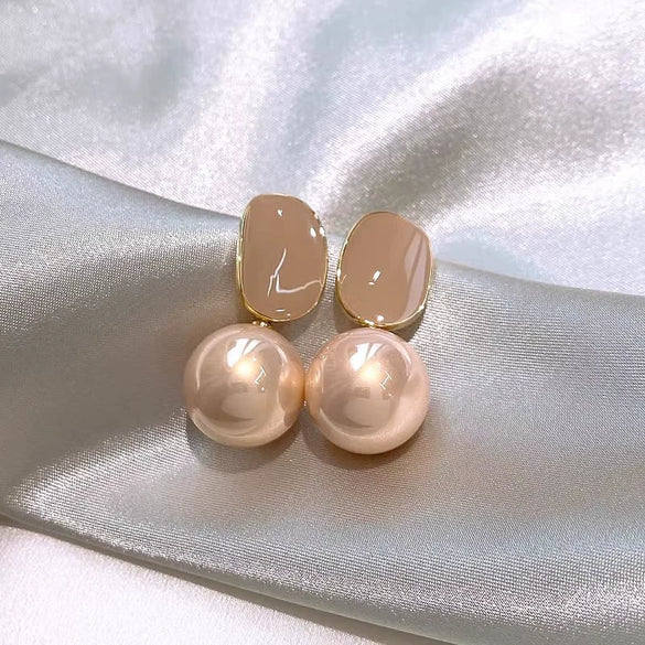 Women's Alloy S925 Silver Needle Champagne Pearl Geometric Electroplated Light Luxury Elegant Earrings