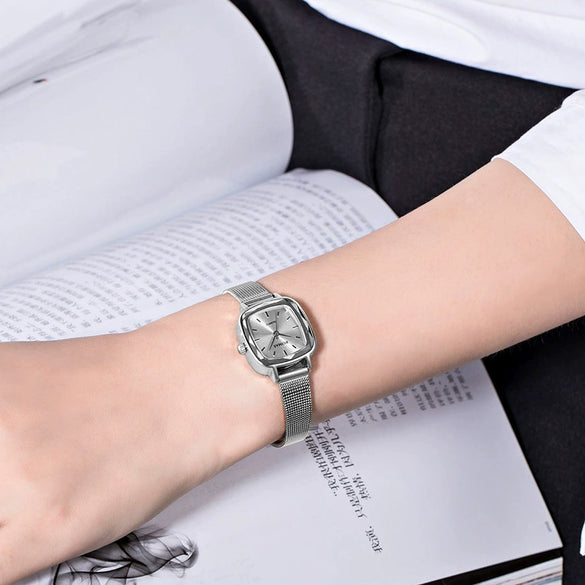 Women's Alloy Shell And Mesh Belt Square Retro Fashion Light Luxury Quartz Watch