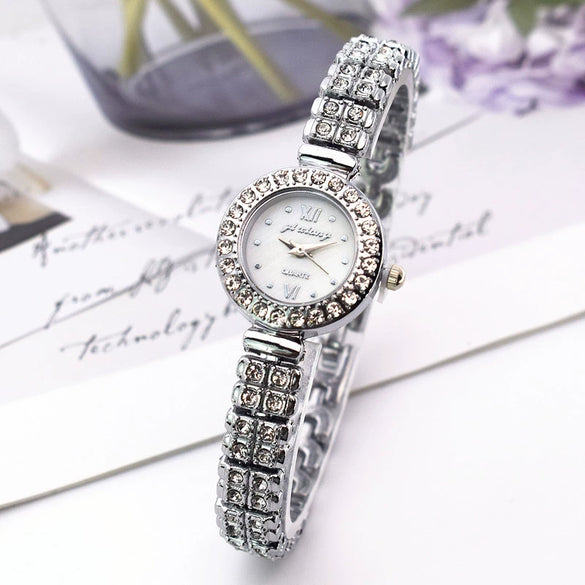 Women's Alloy Strap Round Dial Diamondencrusted Luxury Leisure Watch