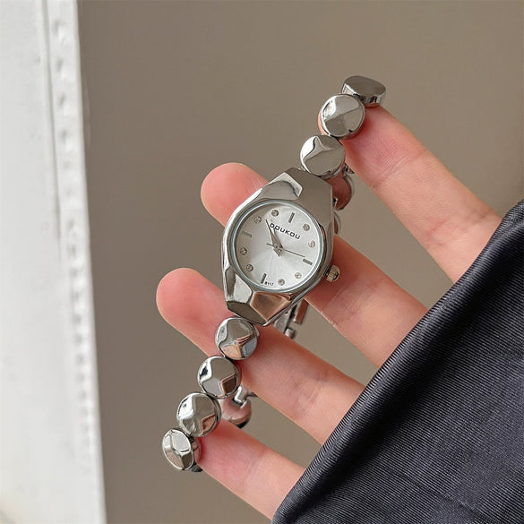Women's Alloy Watch With Oval Dial Thin Alloy Strap Medieval Style Compact Simple Fresh Chic Retro