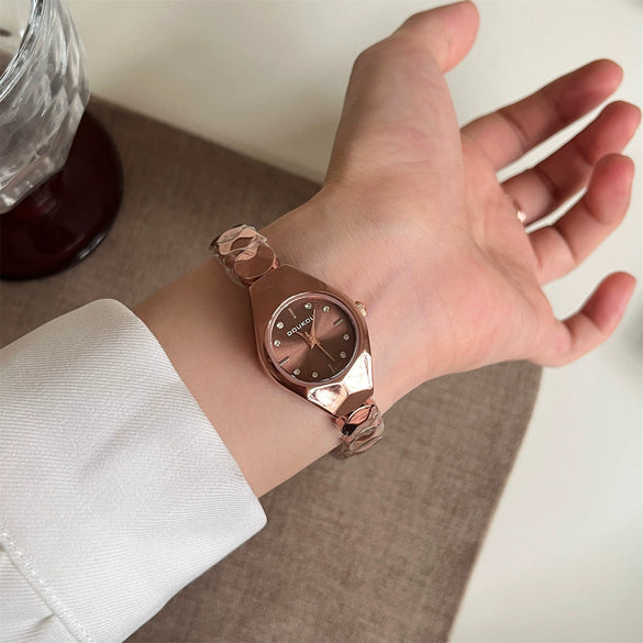 Women's Alloy Watch With Oval Dial Thin Alloy Strap Medieval Style Compact Simple Fresh Chic Retro