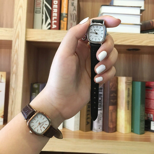 Women's Antique Style Alloy Case Genuine Leather Strap Round Dial Quartz Watch