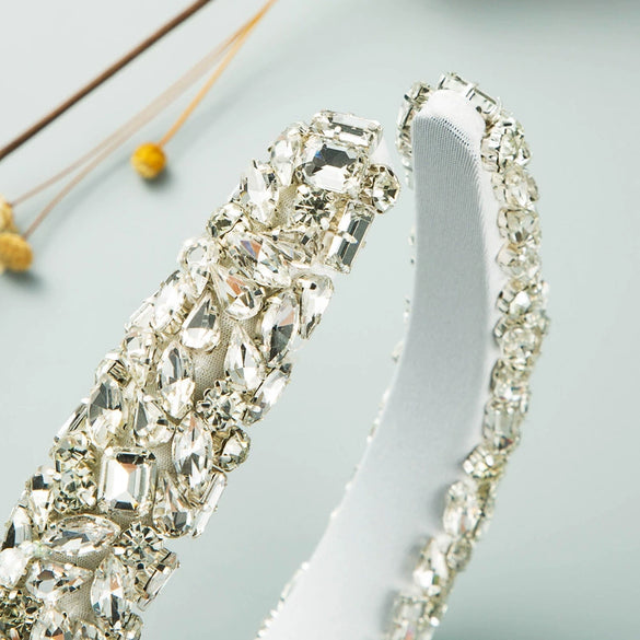 Women's Baroque Style Cloth Headband With Diamond Embellishment Hand Stitched Retro Light Luxury Hair Accessory