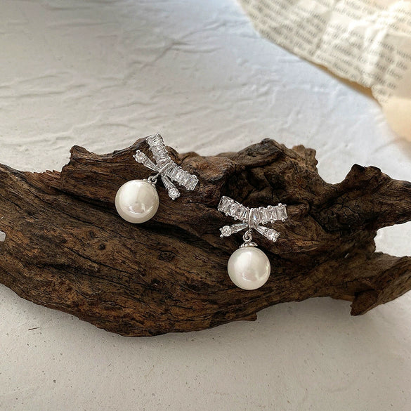 Women's Bow Imitation Pearl Earrings With Silver Needle Electroplated For High End Autumn And Winter