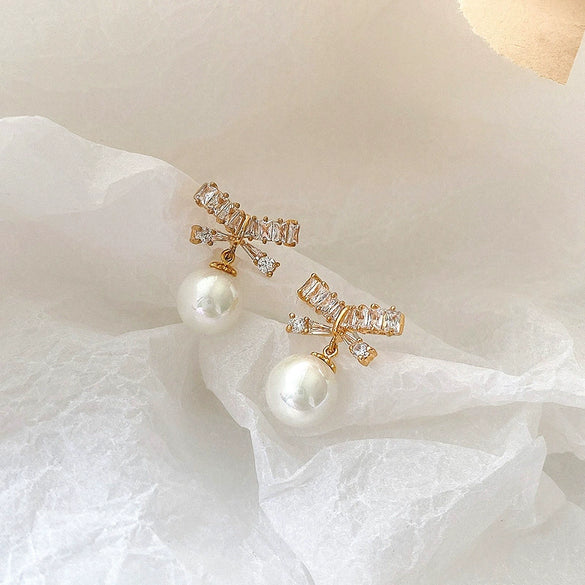 Women's Bow Imitation Pearl Earrings With Silver Needle Electroplated For High End Autumn And Winter