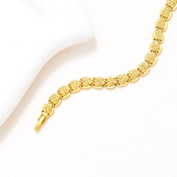 Women's Brass And Copper Zinc Alloy Heart Shape Goldplated Buckle Bracelet Jewelry