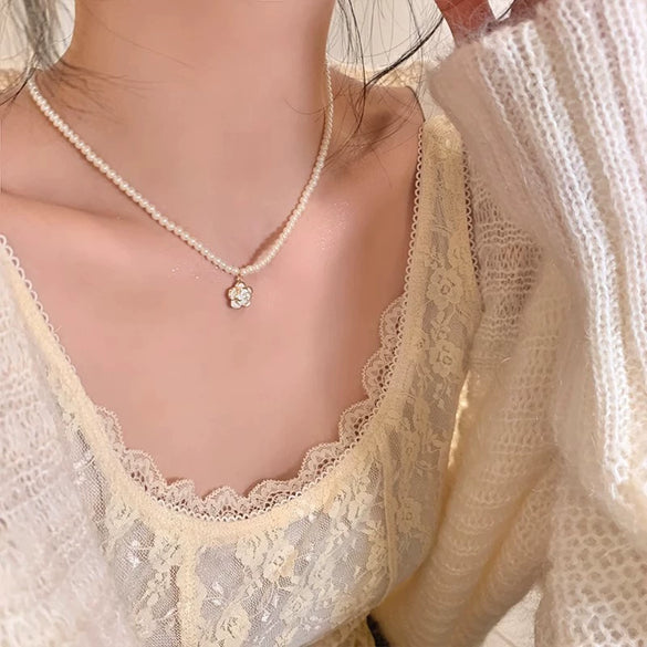 Women's Camellia Imitation Pearl Alloy Clavicle Chain Necklace With Electroplating