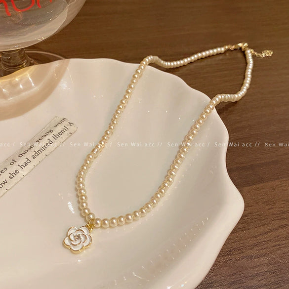Women's Camellia Imitation Pearl Alloy Clavicle Chain Necklace With Electroplating