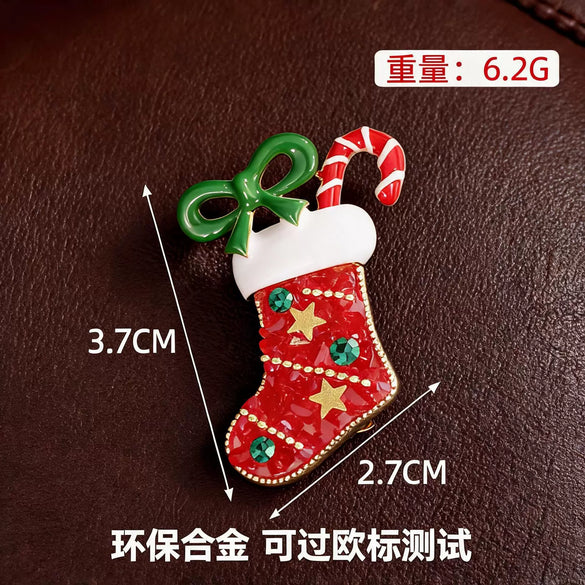 Women's Cartoon Flower Brooch Alloy Diamondencrusted Pin With Cute Holiday Hat Design Simple Fashion Clothing Accessory